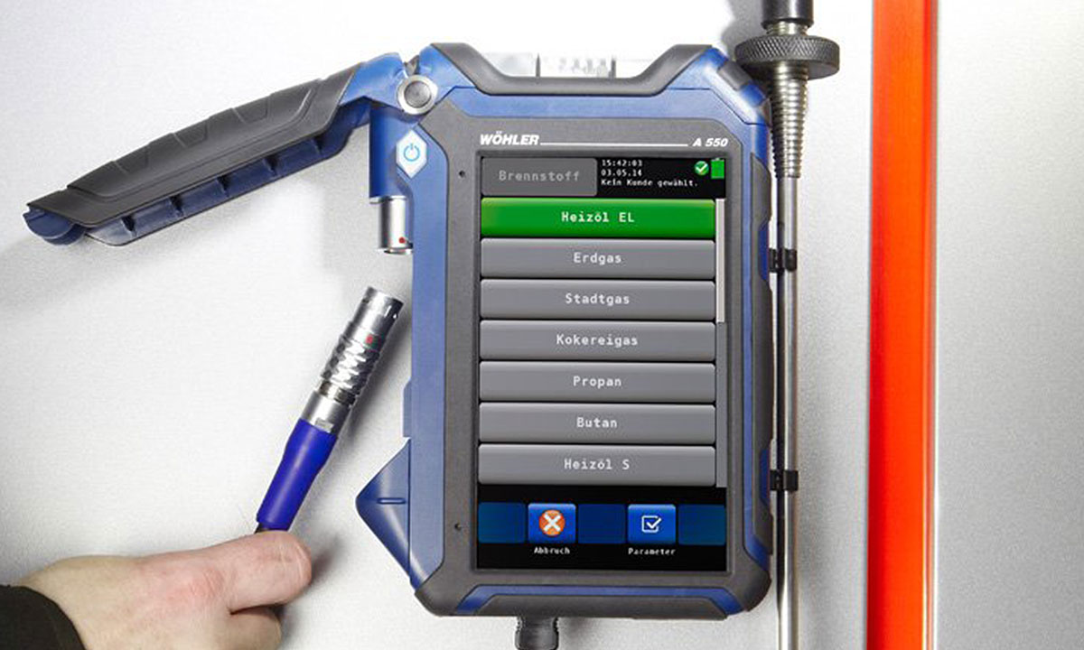 Push-pull connector ODU MINI-SNAP® is plugged into the flue gas analyzer